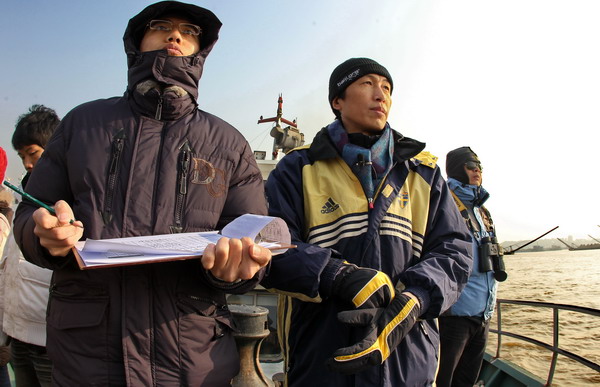 Rare species battle Yangtze's tide of death