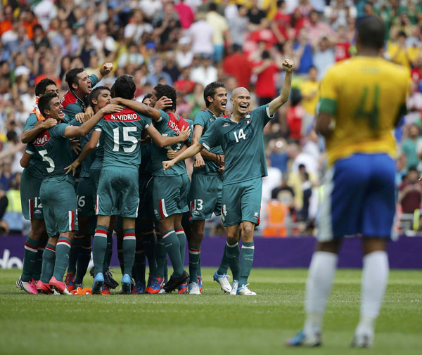 Mexico wins men's football gold medal