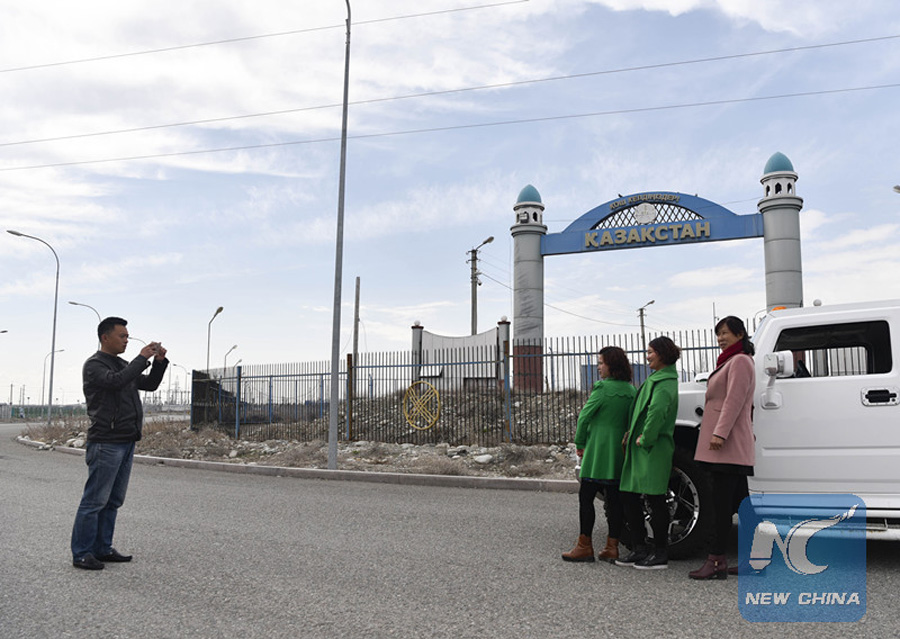 China-Kazakhstan border trade drives Hummer driver's dream for fortune