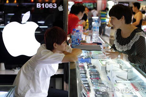 Unauthorized Apple retailers face logo ban