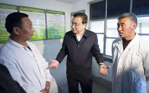 Li vows anew to rebuild shantytowns