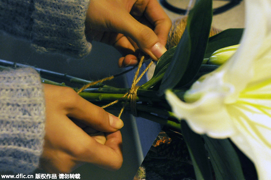 Girl opens special flower shop in Chengdu