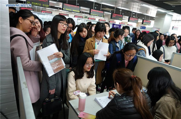 Job fair held particularlly for female college students in E China