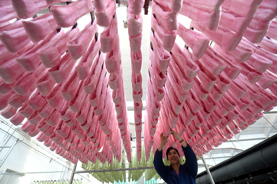 Technology improves Huzhou's silk industry