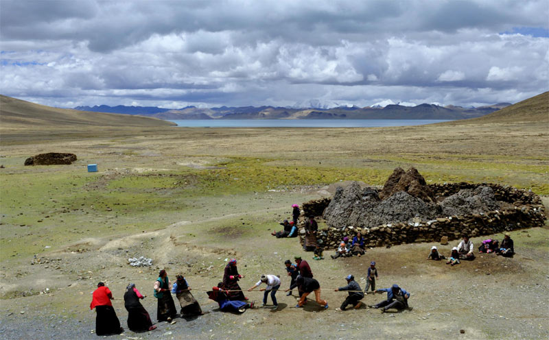 Lhasa tourism booms in 2013