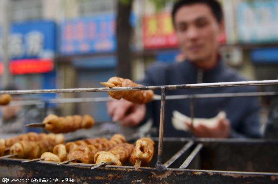 The dual life of a coke oven cleaner in Henan