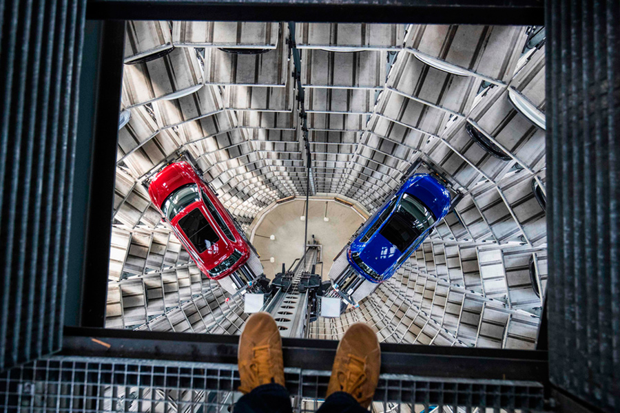 Breathtaking twin glass car towers in Germany