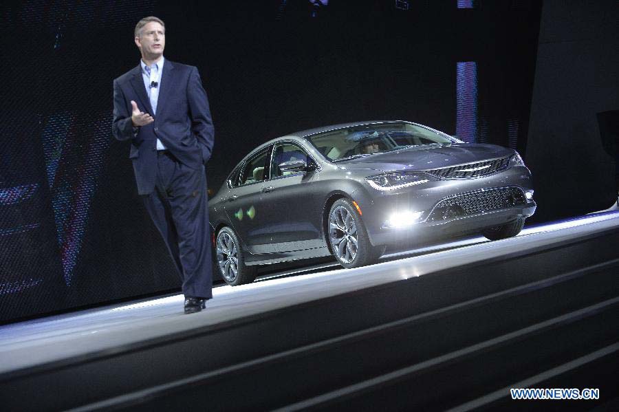 Chrysler 200c unveiled aut Detroit auto show