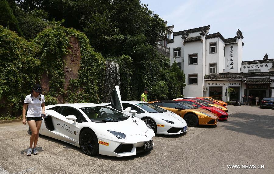 Lamborghini supercars during cruise in Huangshan