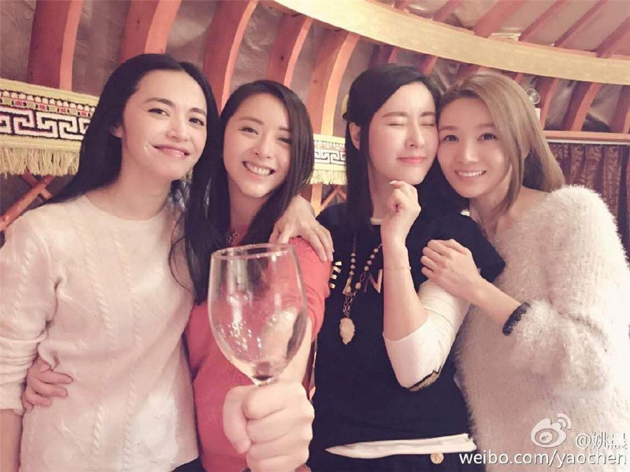 Actress Yao Chen releases reunion photos