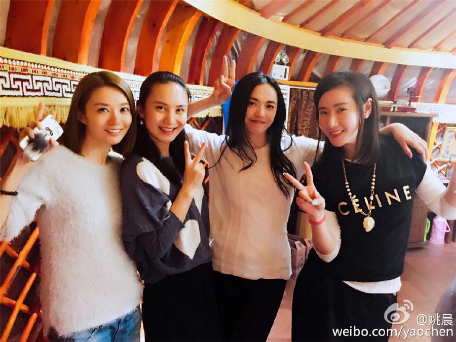 Actress Yao Chen releases reunion photos