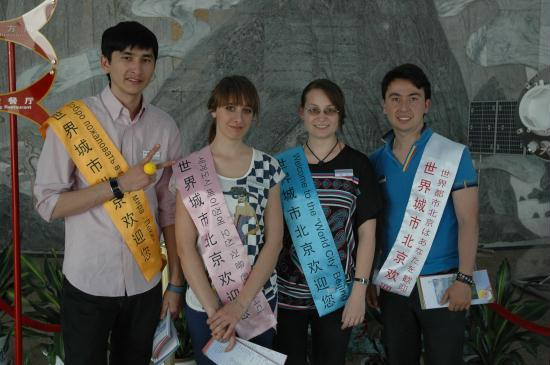 Foreign volunteers show you around China's Central TV Tower