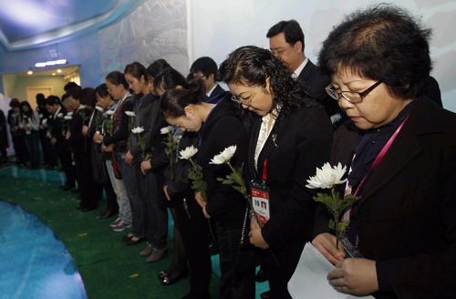 Shanghai Expo mourns Yushu quake victims