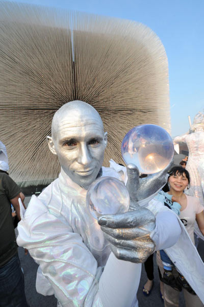 UK Pavilion wows visitors with 'Super Ball'