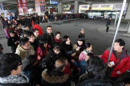 China braces massive Spring Festival return travel