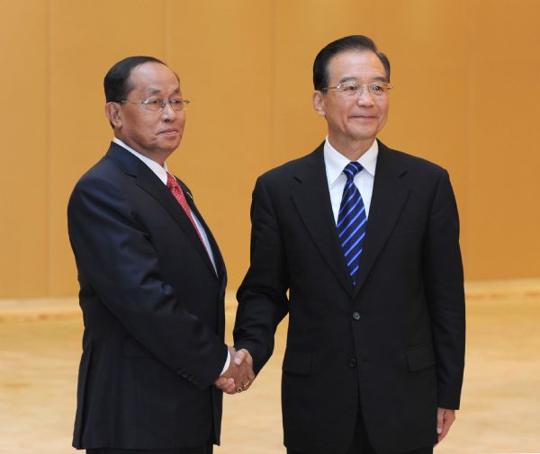 Chinese premier meets leaders of ASEAN nations