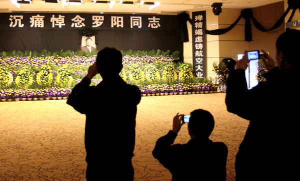 Mourning for China's aviation hero