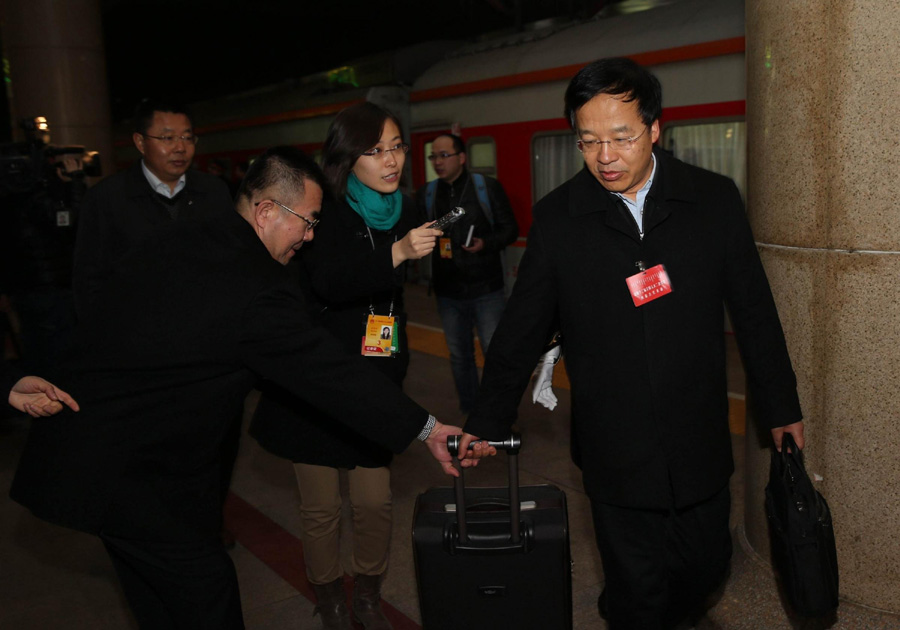 Deputies to the 12th NPC arrive in Beijing