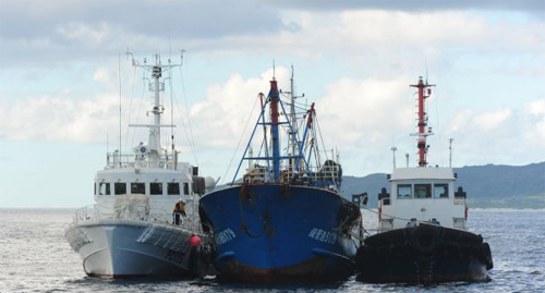 Chinese officials visit fishermen illegally detained by Japan