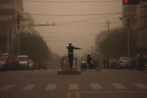 Sandstorms hit NW China, damage crops