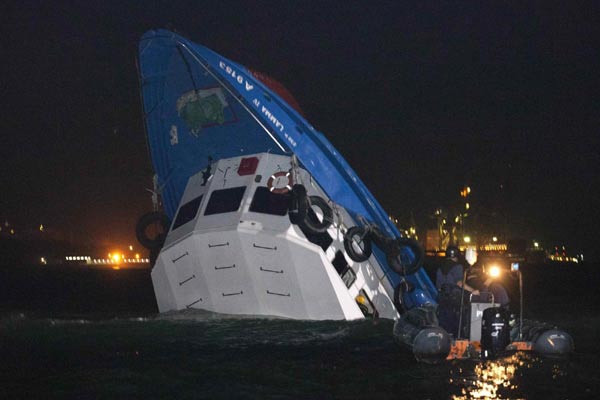 Death toll of HK ship collision rises to 38