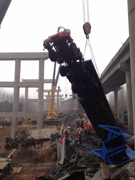 Five dead after bridge collapses in China