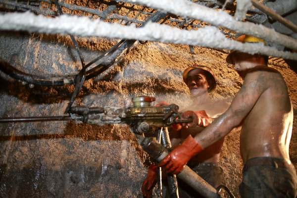 Tunnel builders sweat it out on new rail line