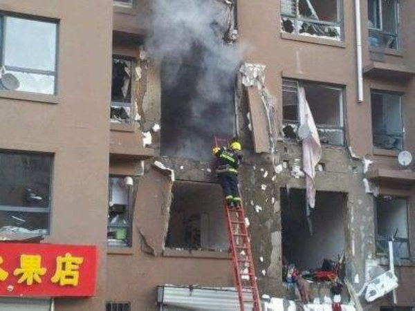 2 dead, 25 injured in NE China building explosion