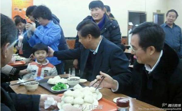 Xi joins diners for dumplings