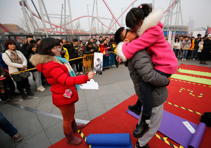 Kissing contest celebrates Valentine's Day in Beijing