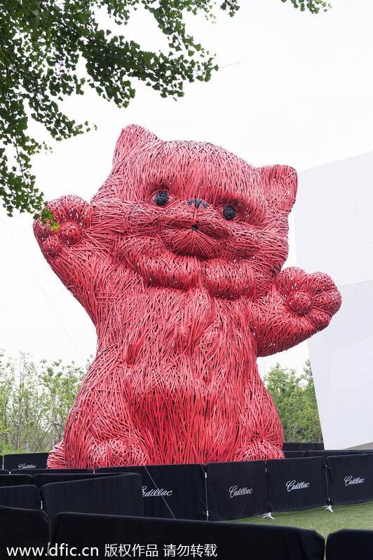 Giant pink kitten displayed in Shanghai