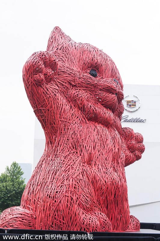 Giant pink kitten displayed in Shanghai