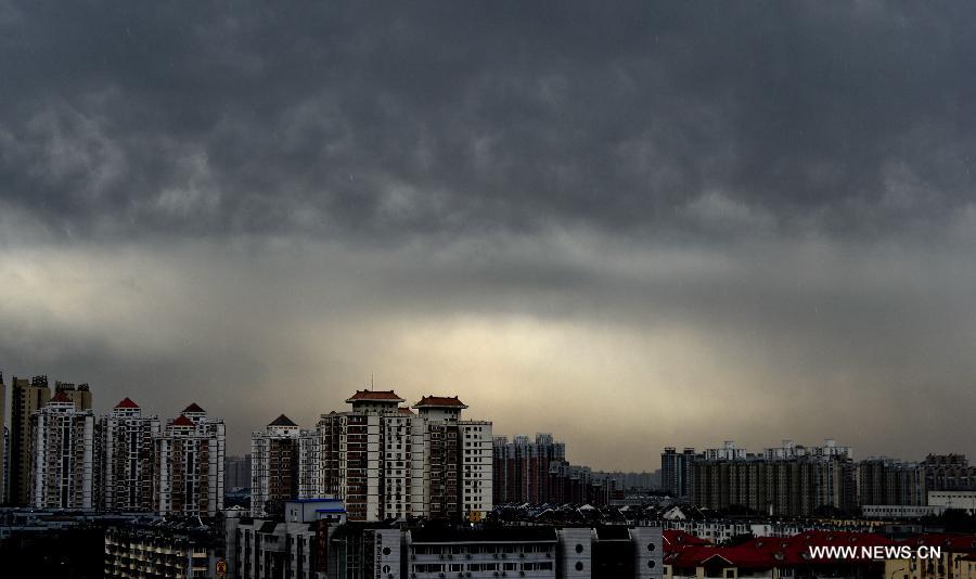 Beijing issues blue warning signal of rainstorm