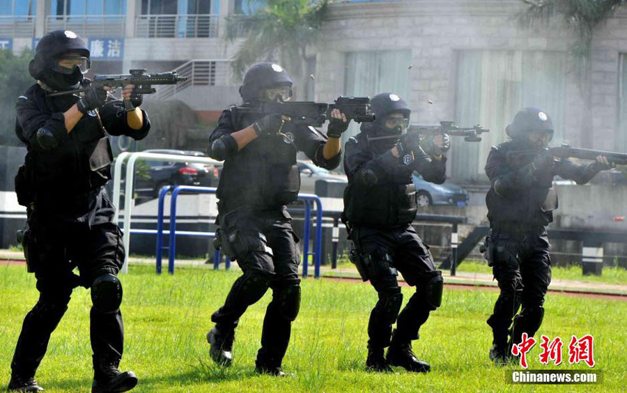 Anti-terror drill held in E China