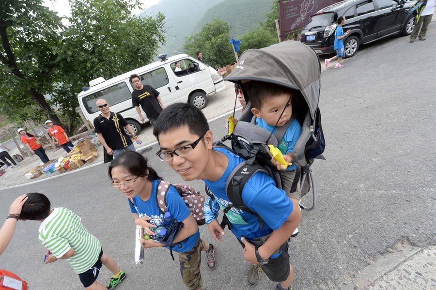 Beijing hikers on foot with love