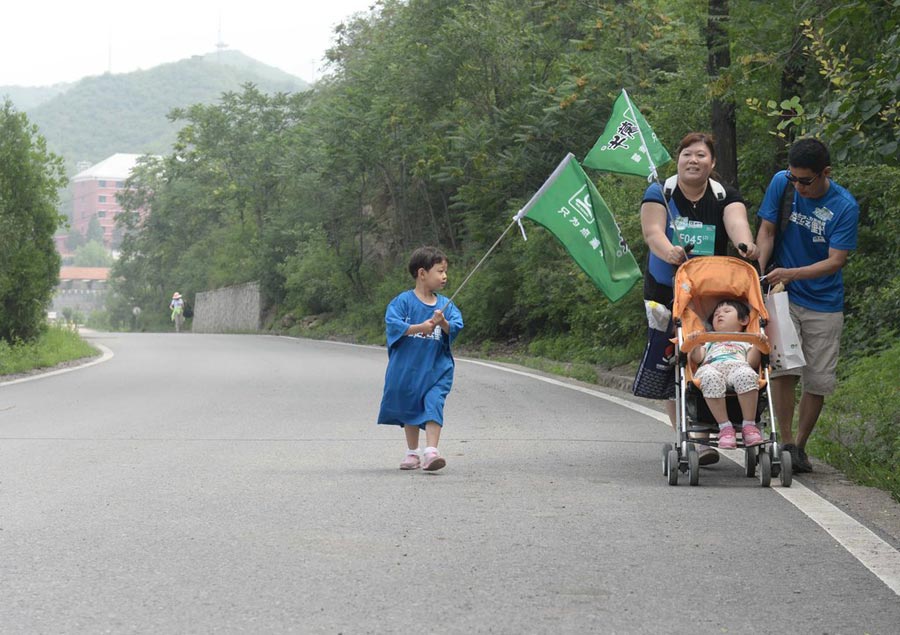 Beijing hikers on foot with love