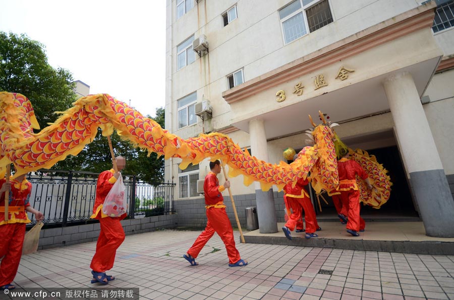 Jailhouse dragon dance