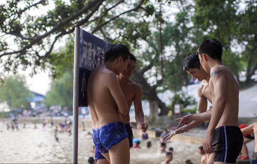 Fun diving in Guangdong