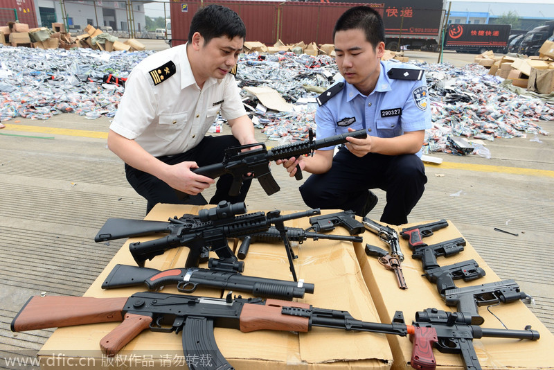 More than 70,000 imitation guns were destroyed in Jinhua