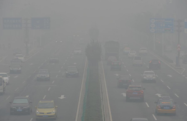 Alert continues for severe smog in North China