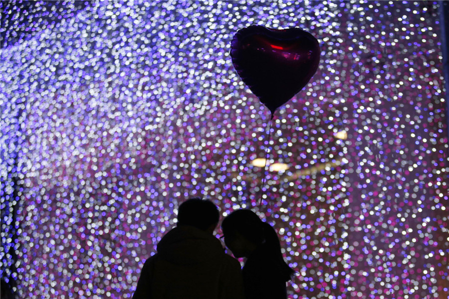 Christmas mood in the air across China