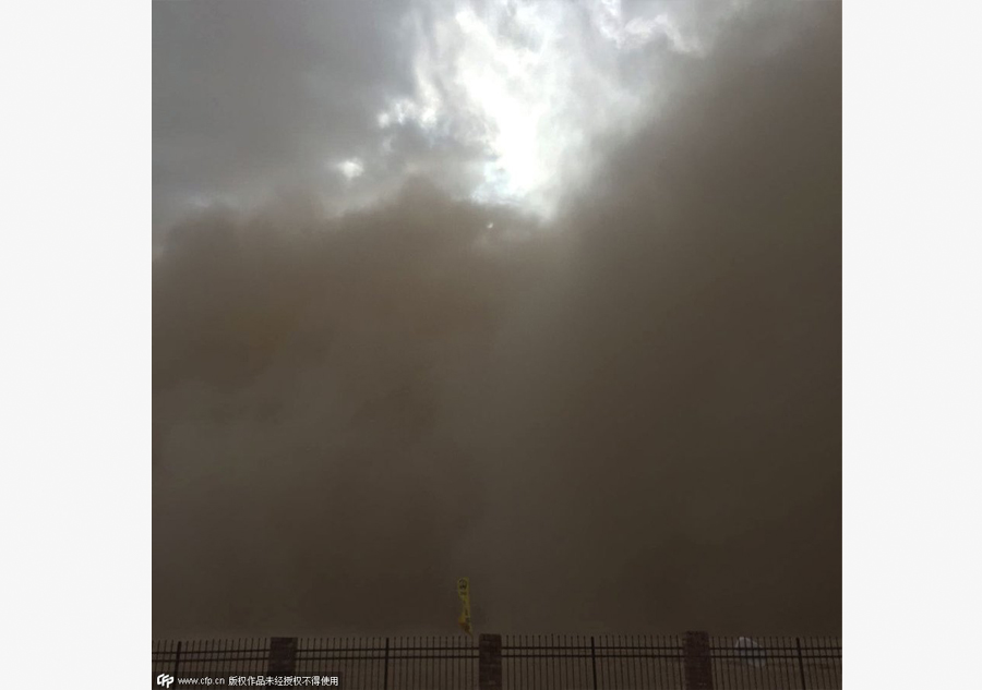 Sandstorm engulfs Inner Mongolia