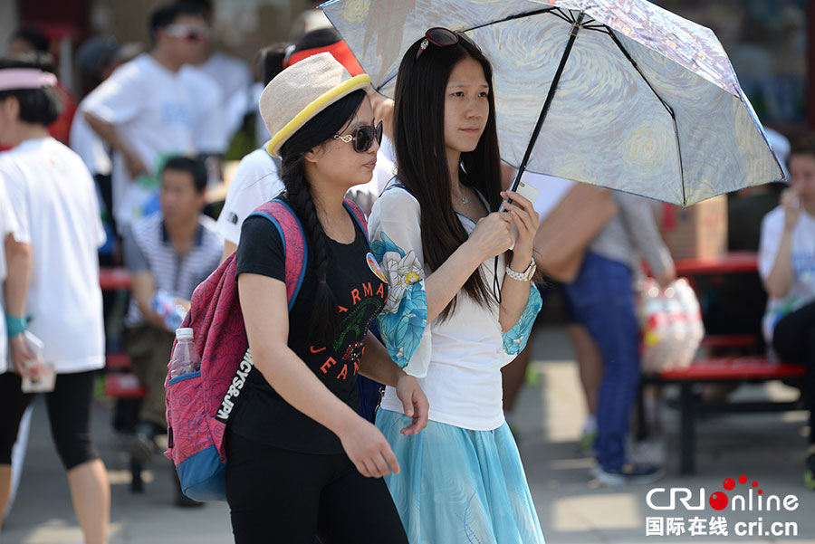 Beijing sizzled by heat wave