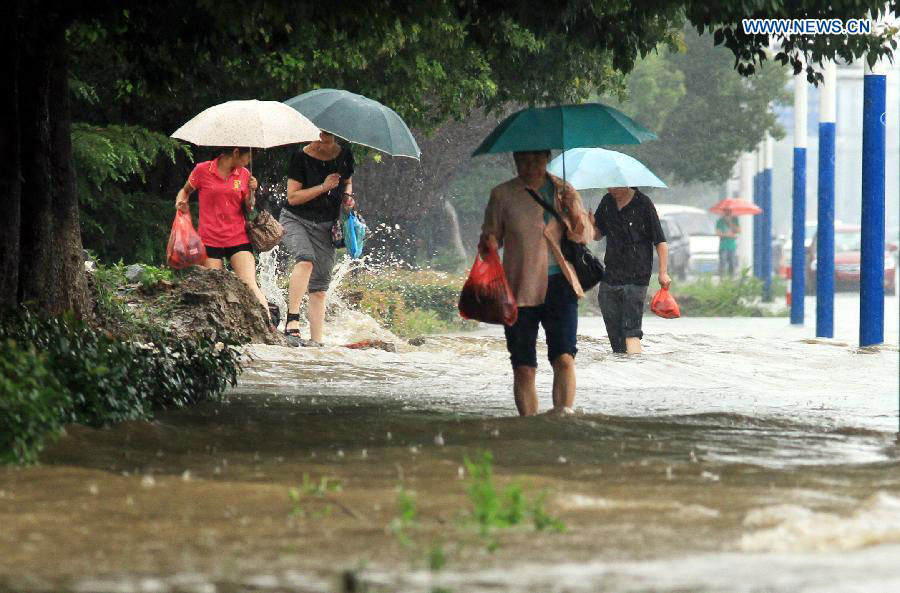 University dorm flooded as torrential rains continue in E China