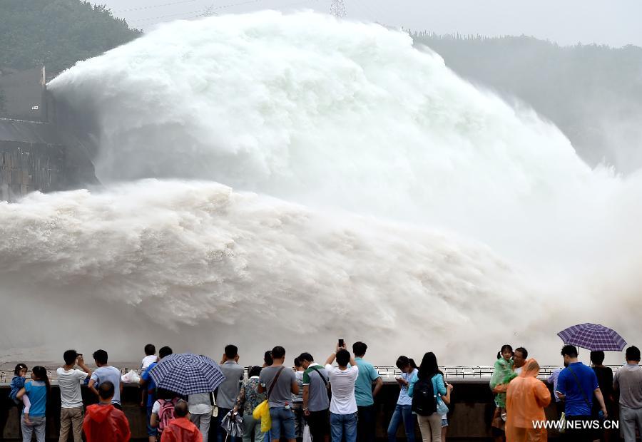 Tourists amazed by artificial water cascades in Henan