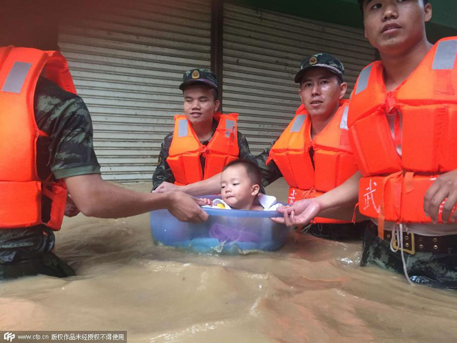 Heavy downpour hits SW China