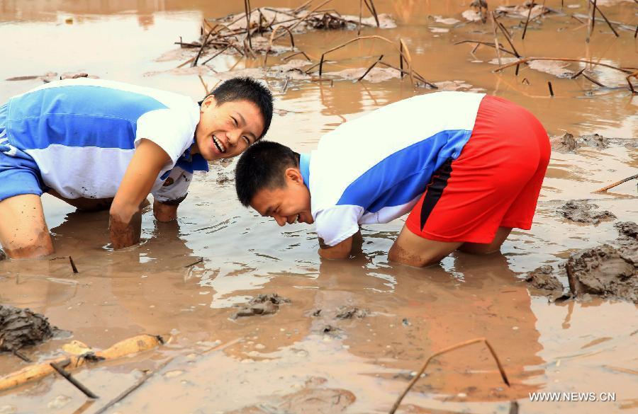 Students join outdoor courses in countryside