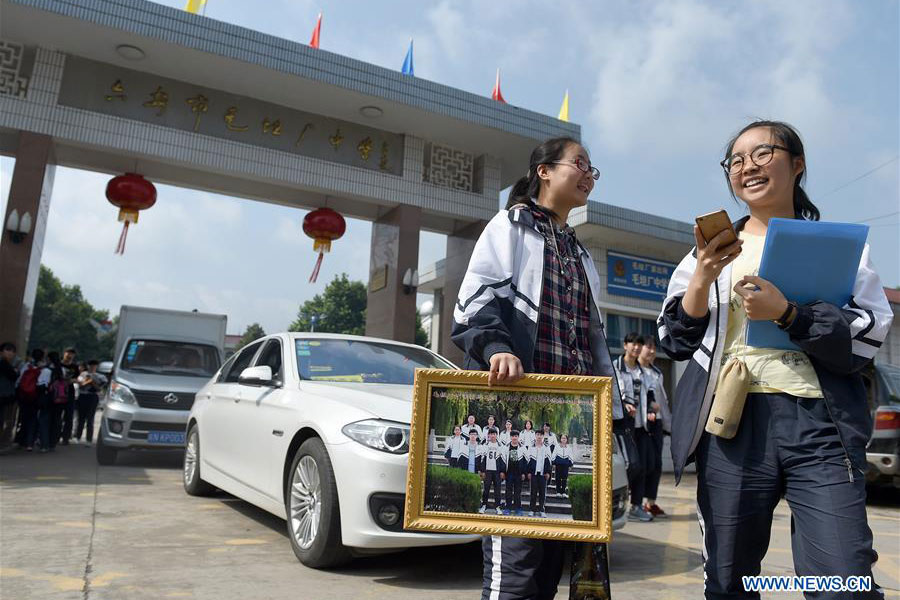 Farewell scenes before upcoming national college entrance exam