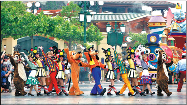 Disney's Shanghai park poised to lure millions