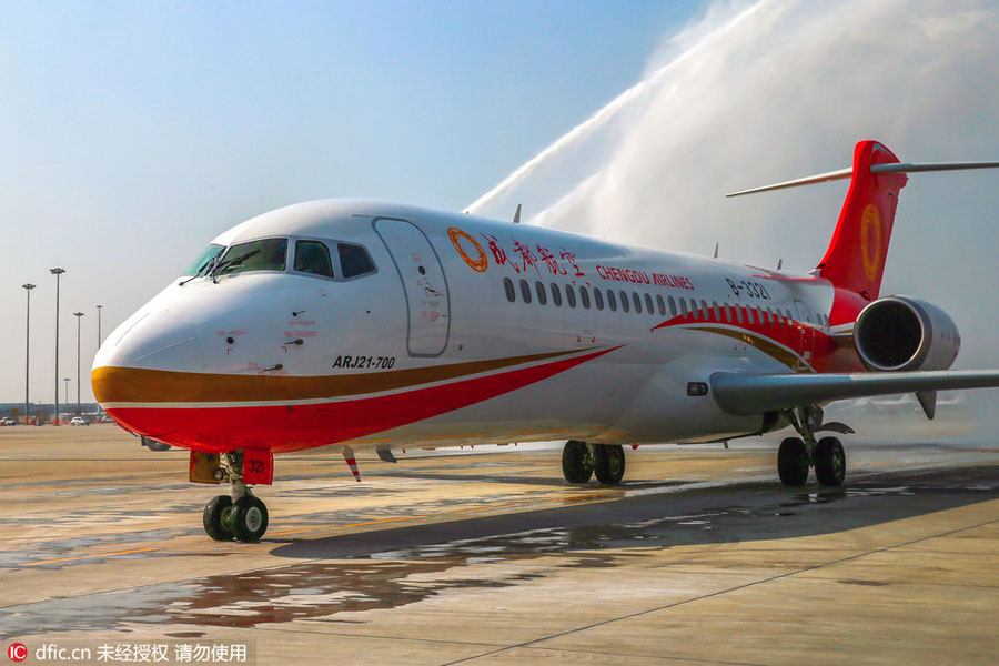 Made-in-China regional jet starts commercial operation